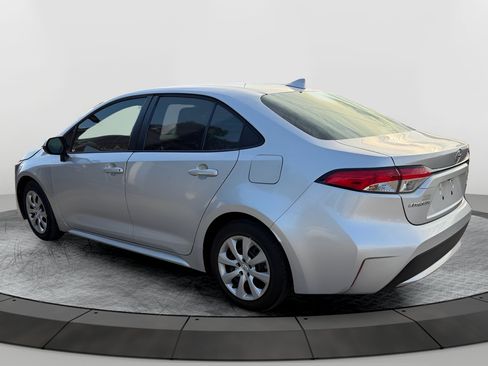 Used 2021 Toyota Corolla LE FWD image 4