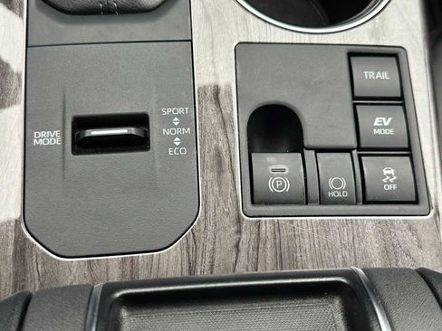 Used 2025 Toyota Highlander Limited image 31