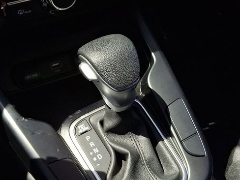 Used 2025 Kia Soul LX w/ LX Technology Package FWD image 14