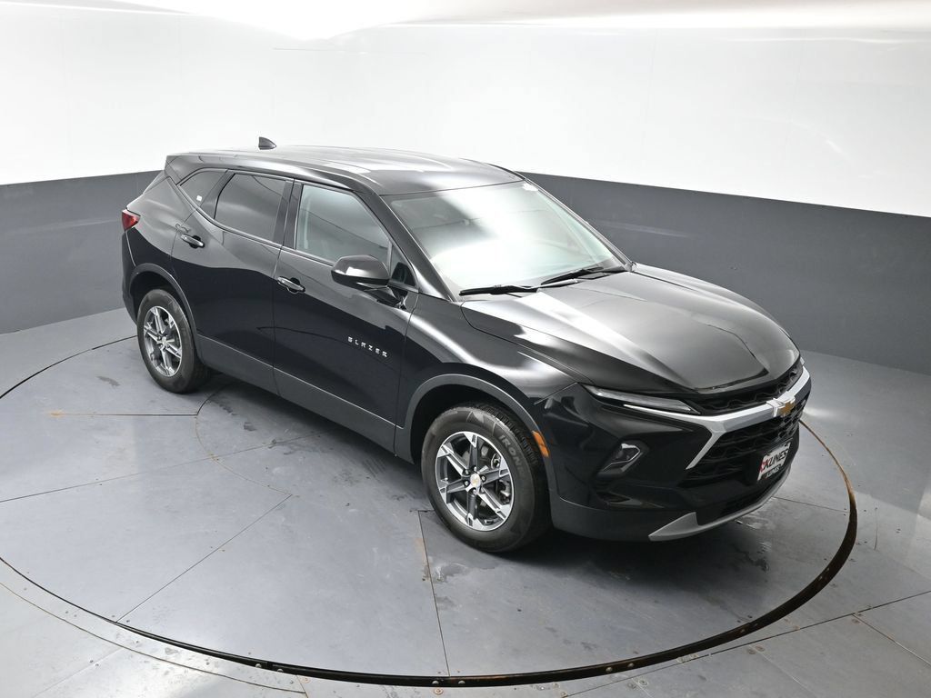 Used 2025 Chevrolet Blazer LT FWD image 41