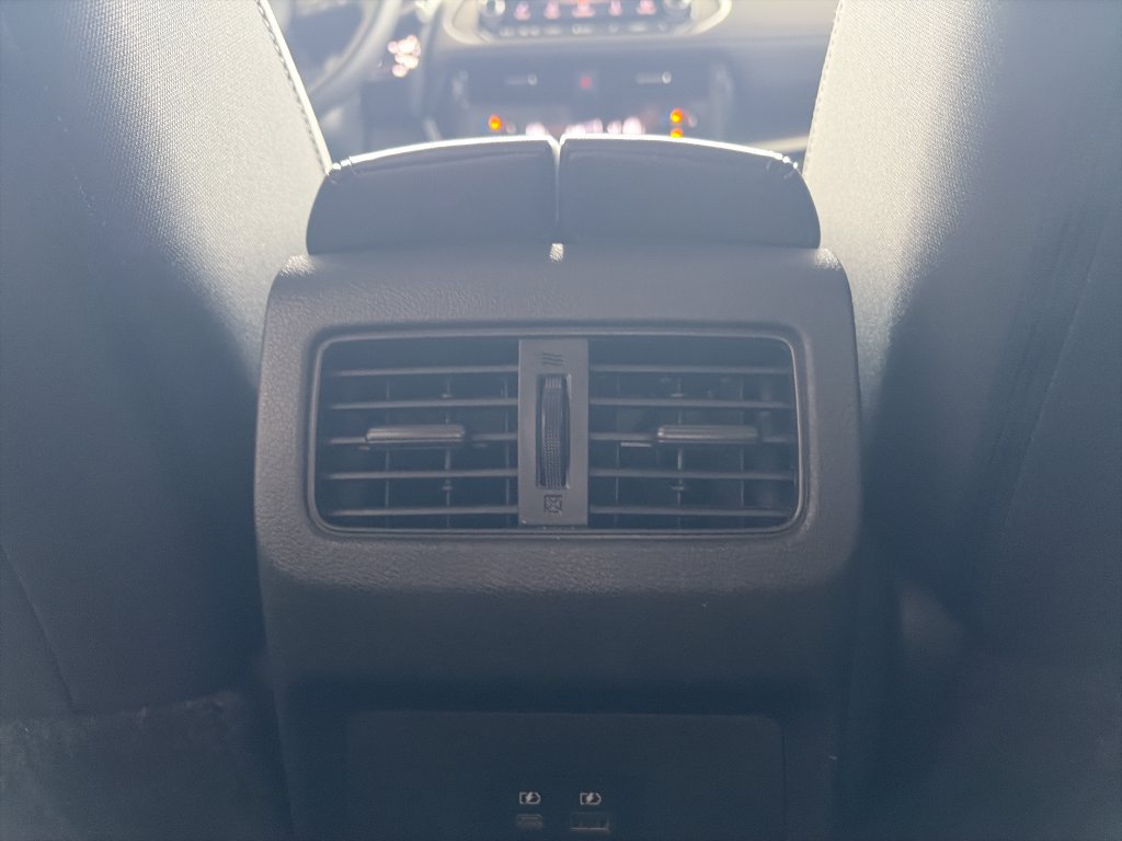 Used 2023 Nissan Rogue SV FWD image 29