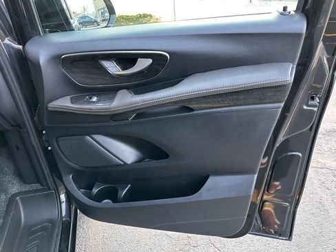 Used 2018 Mercedes-Benz Metris Passenger image 41