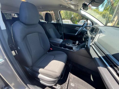 Used 2025 Kia Sportage LX FWD image 35