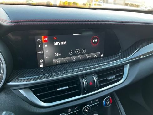 Used 2023 Alfa Romeo Stelvio Estrema image 24