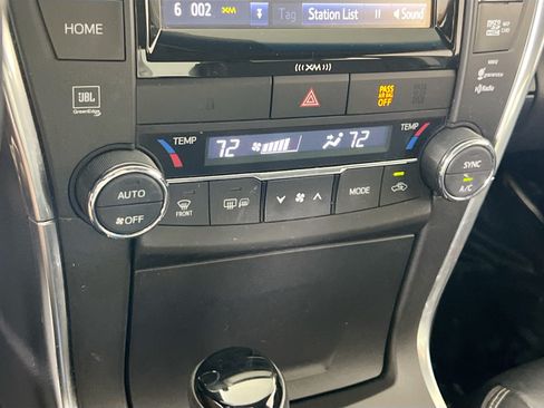 Used 2016 Toyota Camry XLE FWD image 15