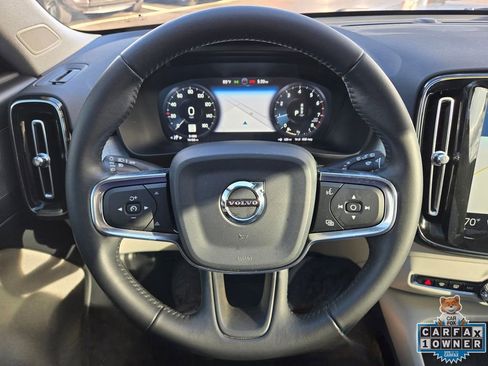 Used 2019 Volvo XC40 T4 Momentum image 32