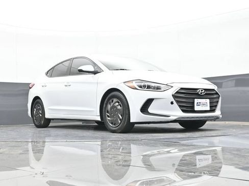 Used 2018 Hyundai Elantra SE FWD image 49