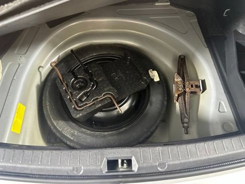 Used 2010 Toyota Corolla LE FWD image 11
