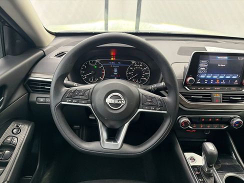 Used 2024 Nissan Altima 2.5 SV FWD image 22