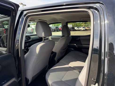 Used 2018 Toyota Tacoma SR5 AWD/4WD image 12