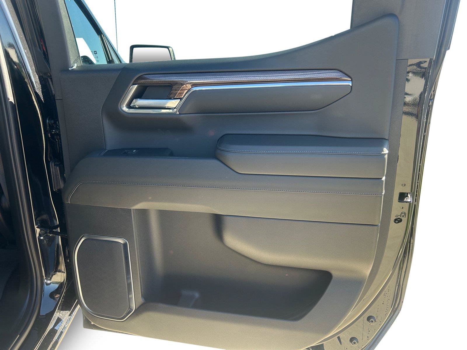 Used 2024 Chevrolet Silverado 1500 LT Trail Boss w/ Convenience Package II AWD/4WD image 18