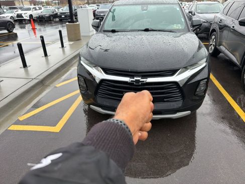 Used 2022 Chevrolet Blazer LT image 2