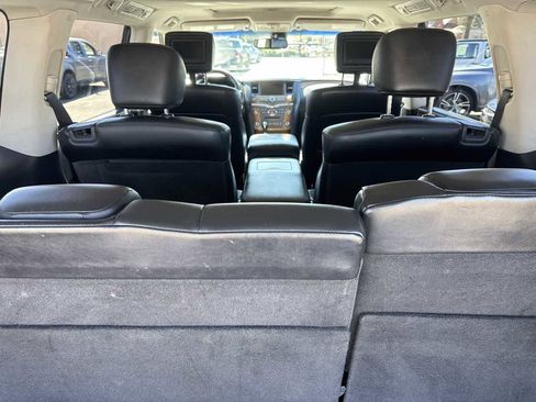 Used 2012 INFINITI QX56 7-passenger w/ Theater Pkg image 10