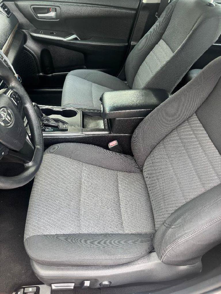 Used 2015 Toyota Camry LE FWD image 23
