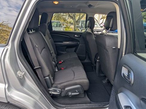 Used 2017 Dodge Journey SE w/ Flexible Seating Group image 16