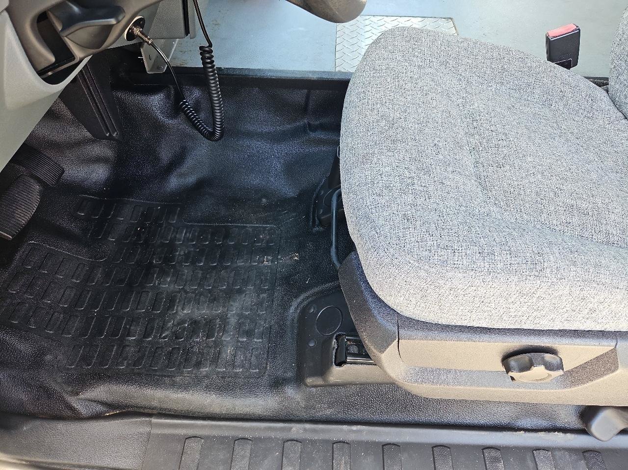 Used 2016 Ford F550 2WD Regular Cab Super Duty image 13