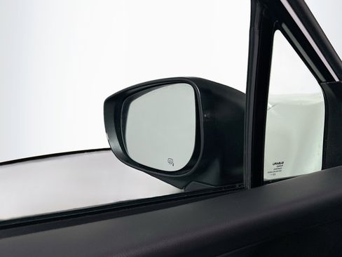 Used 2024 Subaru Ascent Premium w/ Convenience Package image 16