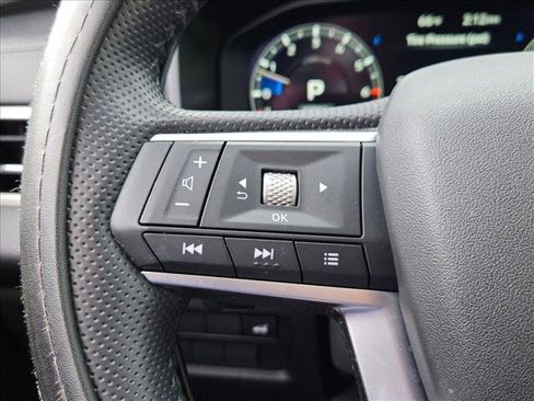 Used 2024 Mitsubishi Outlander SE image 8