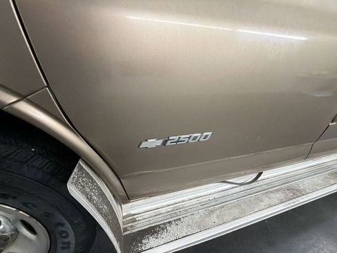 Used 2004 Chevrolet Express 2500 Passenger w/ LS Preferred Equipment Group RWD image 27