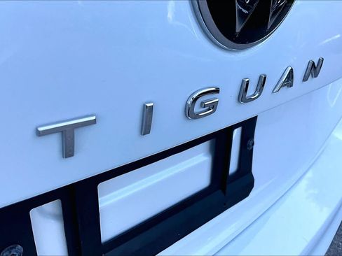 Used 2024 Volkswagen Tiguan SE R-Line AWD/4WD image 10