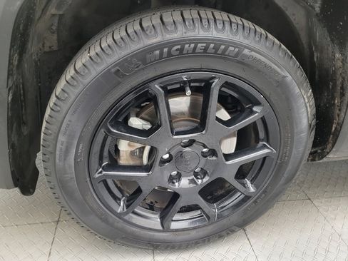Used 2020 Jeep Renegade Altitude FWD image 31
