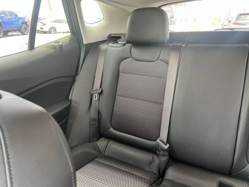 Used 2025 Chevrolet Trax LT FWD image 39
