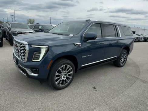 New 2026 GMC Yukon XL Denali w/ Denali Reserve Package AWD/4WD image 4