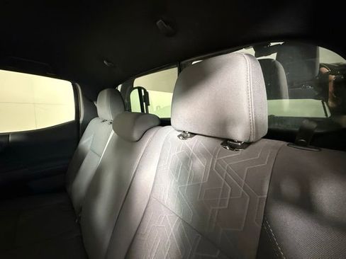 Used 2019 Toyota Tacoma TRD Off-Road AWD/4WD image 33