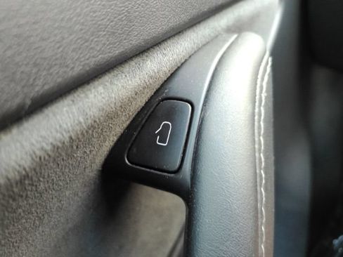 Used 2023 Tesla Model Y AWD image 34