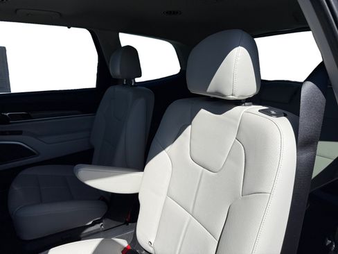 Used 2022 Kia Telluride EX w/ EX Premium Package AWD/4WD image 16