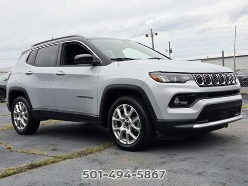 Used 2025 Jeep Compass Limited AWD/4WD image 7