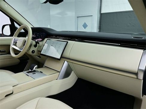 Used 2024 Land Rover Range Rover SE image 18