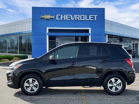 Certified 2022 Chevrolet Trax LS w/ Tint and Cruise Package image 2