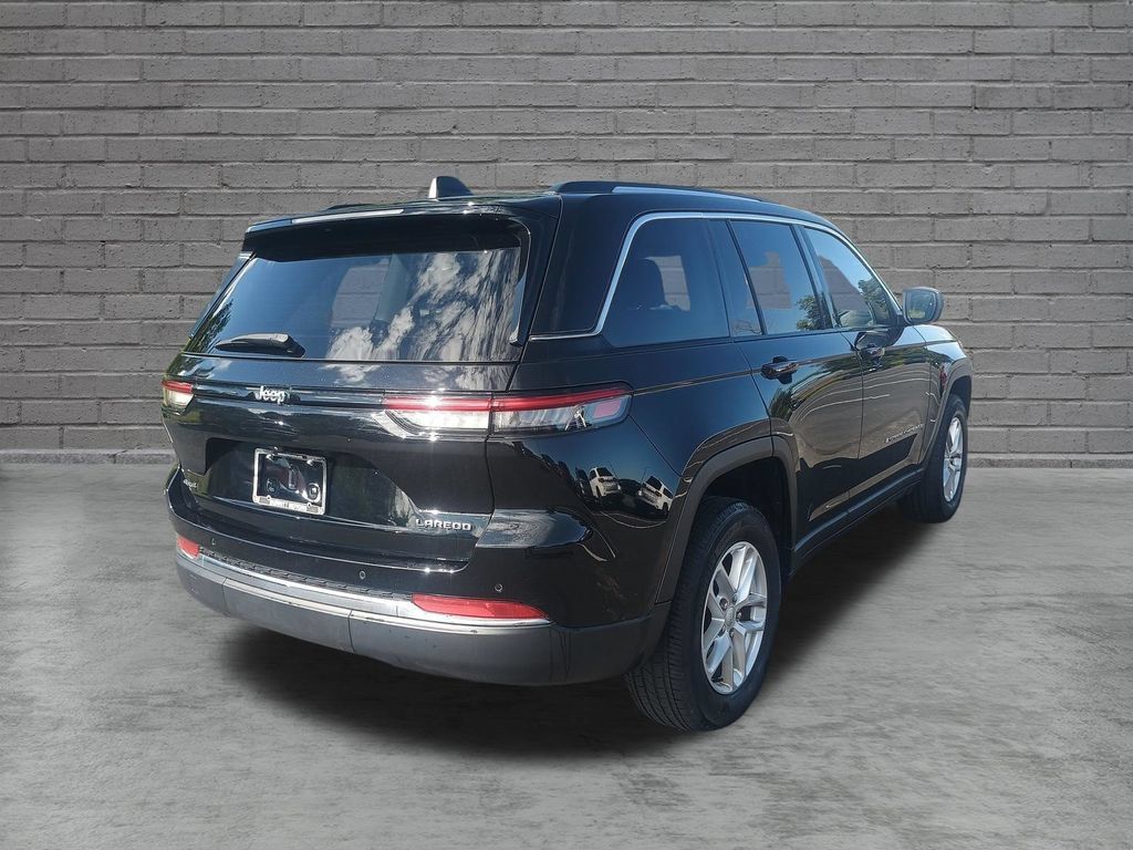 Used 2023 Jeep Grand Cherokee Laredo w/ Luxury Tech Group I AWD/4WD image 8