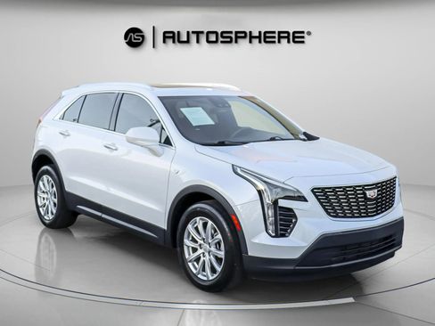 Used 2022 Cadillac XT4 Luxury w/ Cold Weather Package image 12