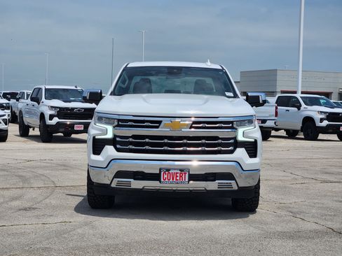 Used 2022 Chevrolet Silverado 1500 LTZ w/ Z71 Off-Road Package AWD/4WD image 2
