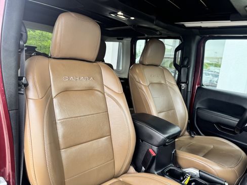 Used 2021 Jeep Wrangler Unlimited Sahara w/ Cold Weather Group AWD/4WD image 9