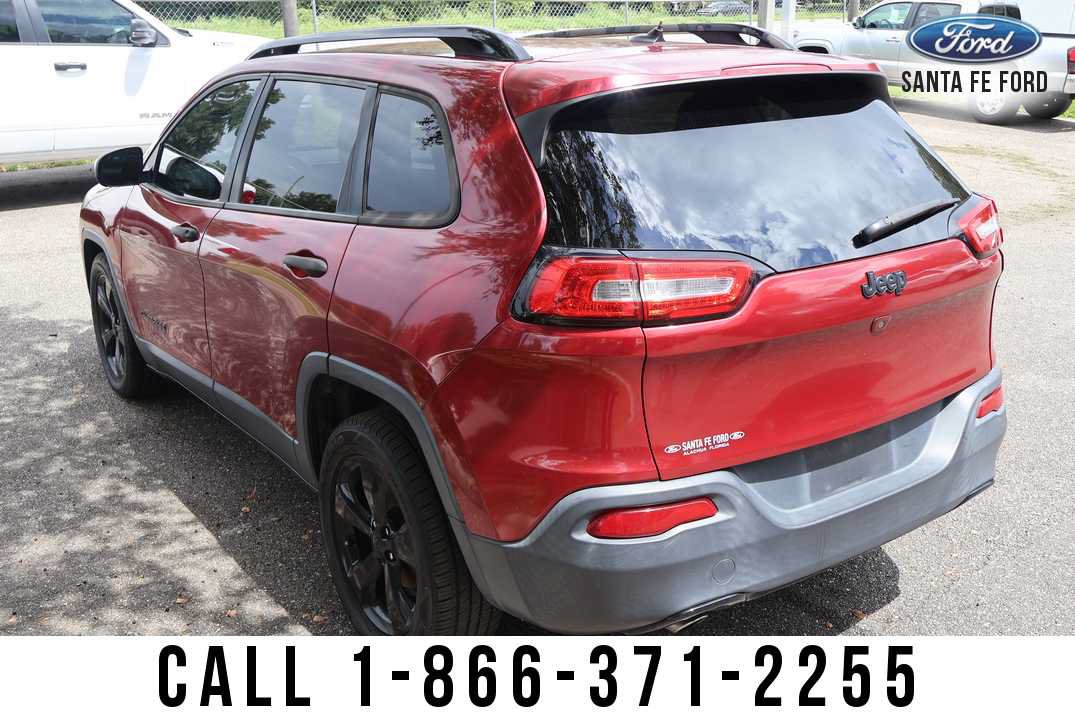 Used 2016 Jeep Cherokee Sport FWD image 3