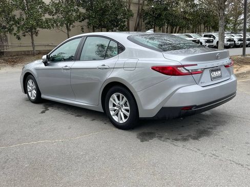 Used 2025 Toyota Camry SE FWD image 5