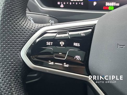 Used 2024 Volkswagen Tiguan SE R-Line FWD image 19