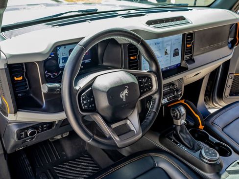 Used 2023 Ford Bronco Badlands w/ Sasquatch Package AWD/4WD image 17
