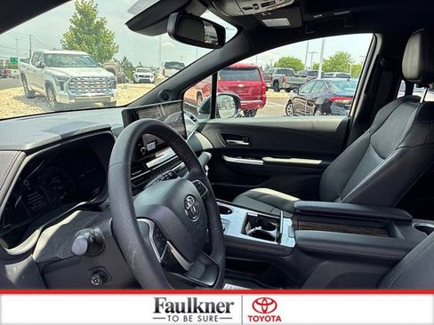 Used 2025 Toyota Sienna Platinum AWD/4WD image 29