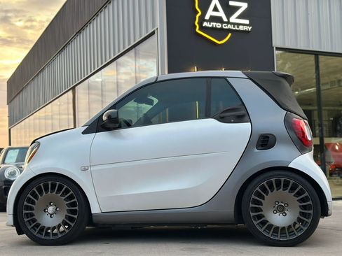 Used 2017 smart fortwo passion RWD image 13