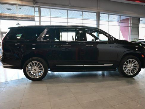 Used 2023 Cadillac Escalade ESV Premium Luxury image 4