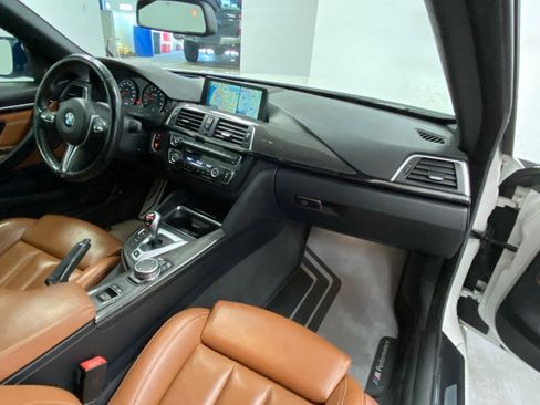 Used 2016 BMW M4 Convertible RWD image 33