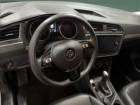 Used 2021 Volkswagen Tiguan SE R-Line AWD/4WD image 18
