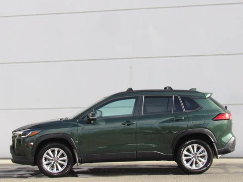 Used 2022 Toyota Corolla Cross LE w/ Moonroof Package AWD/4WD image 4