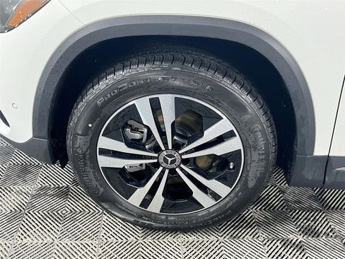 Used 2025 Mercedes-Benz GLA 250 4MATIC image 23