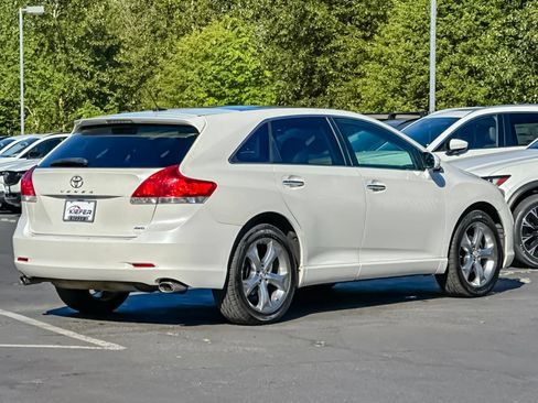 Used 2010 Toyota Venza AWD image 3