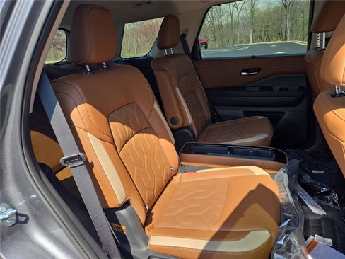 New 2026 Nissan Pathfinder Platinum AWD/4WD image 14